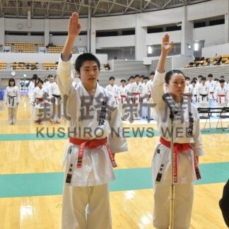 形と組手で１７９人競う　全道高校空手開幕【釧路市】(2024-01-18)