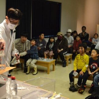 サイエンスショー楽しむ　遊学館、家族連れでにぎわう【釧路市】(2024-01-07)