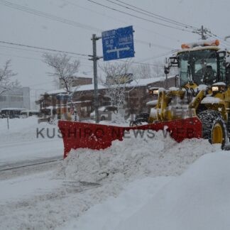 釧根管内大荒れ　暴風雪で学校、交通機関に影響(2024-01-24)