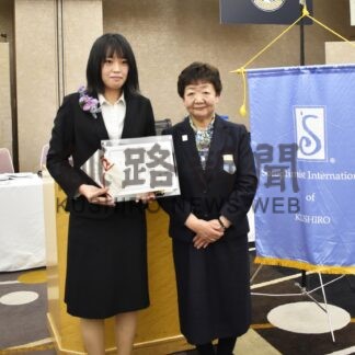 瀬川さんにクラブ賞、看護師への夢挑戦　ソロプチミスト釧路【釧路市】(2024-02-22)