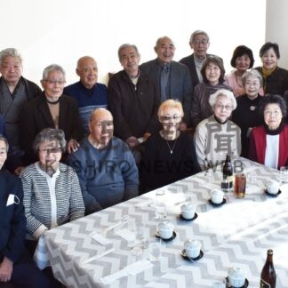 食事楽しみ、昔話に花　釧江南高10期生が交流【釧路市】(2024-02-10)