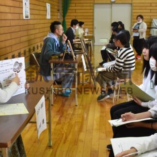 児童に仕事の魅力紹介　大楽毛小で「ジョブカフェ」【釧路市】(2024-02-23)