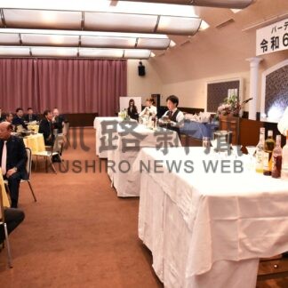カクテル片手に会員ら親睦深める　バーテンダー協会釧路【釧路市】(2024-02-28)