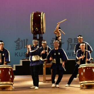 熱い鼓の響き 観客魅了　ねむろ太鼓保存会、５０周年で記念公演【根室】(2024-03-07)