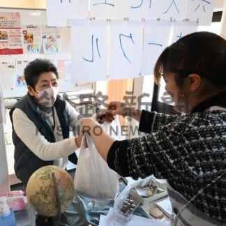 カンボジア料理楽しむ　釧路のわっと、道教大生と地域食堂【釧路市】(2024-04-01)