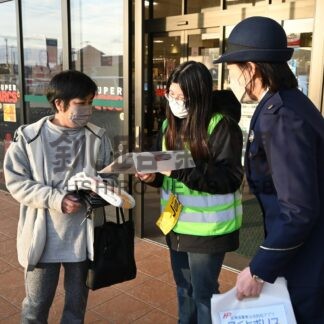 特殊詐欺被害防げ　道警釧本が市民らに啓発グッズ配布【釧路市】(2024-03-11)