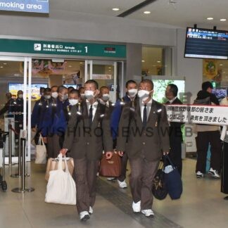 別海高ナイン帰町　保護者ら出迎え【別海】(2024-03-23)