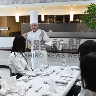 子供たちテーブルマナー体験　ガールスカウト北海道第９団、コース料理楽しむ【釧路市】(2024-03-24)
