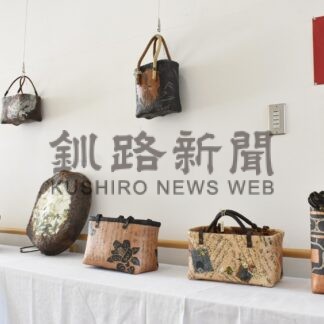 一閑張りの作品７０点並ぶ　吉田さん教室【釧路市】(2024-03-07)