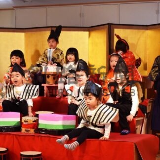 人間雛に扮し元気に歌披露　仏教釧路幼稚園【釧路市】(2024-03-04)