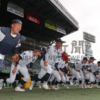 別海高、憧れの舞台の土踏む　甲子園練習開始(2024-03-14)