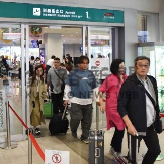 GW初日 釧路空港観光客ら続々【釧路市】(2024-04-28)