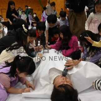 絵本読み聞かせ、子供たち楽しむ　のぶみさん講演会【釧路町】(2024-04-17)