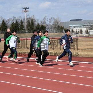 陸上競技場営業開始　児童生徒ら練習に励む【釧路市】(2024-04-04)