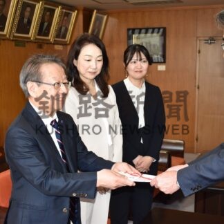 釧路駅周辺整備推進に　タカフジが５０万円寄付【釧路市】(2024-04-17)