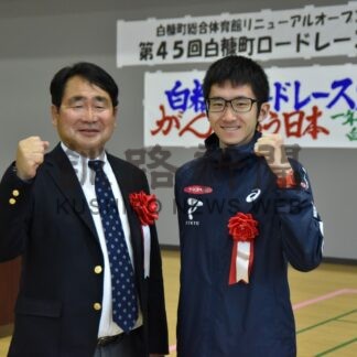 白糠町ロードレース、小野選手１０㌔走破　中野監督と来町【白糠】(2024-04-08)