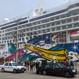 今年度初クルーズ船寄港　市民有志らおもてなし【釧路市】(2024-04-16)