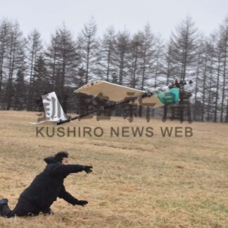 新興国の社会問題解決へ　ソラテクノロジー、固定翼型ドローン飛行試験【標津】_1(2024-04-27)