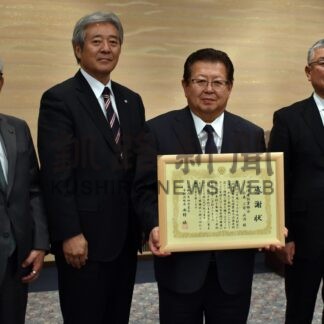 中標津建設業協会に感謝状　牛乳で乾杯条例、普及啓発に尽力【中標津】(2024-04-09)