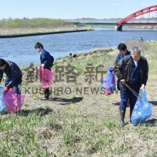 標津川河口流域で１００人清掃活動　行政や農協など【標津】(2024-05-23)