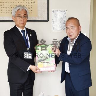 町図書館に１４冊寄贈　標茶ライオンズク【標茶】(2024-05-27)