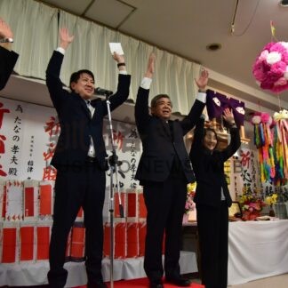 棚野氏 無投票８選　白糠町長選、道内現役首長で最多【白糠】(2024-05-08)