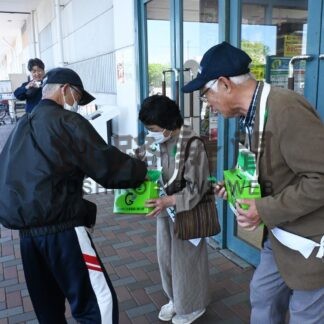 「緑の募金協力を」買い物客に呼び掛け　市民運動世話人会【釧路市】(2024-06-17)