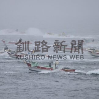 貝殻島コンブ漁始まる　例年より２週間遅れ出漁【根室】(2024-06-16)