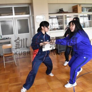 高校生 本番へ稽古に熱　２２、２３日に演劇合同公演【釧路市】(2024-06-18)