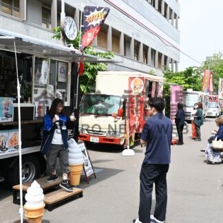 初夏の屋外で食楽しむ　きょうまでキッチンカー催事【釧路市】(2024-06-22)