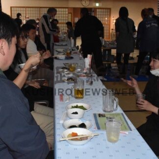 お酒片手にお坊さんと会話楽しむ　真宗大谷派根室別院で催し【根室】(2024-06-16)