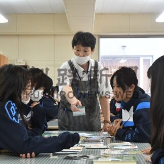 図書館利用増へ職員アドバイス　中学校派遣事業【釧路市】(2024-06-20)