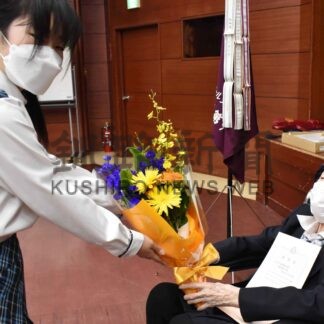 足立さんに５０年永続奉仕章　ガールスカウト日本連盟表彰【釧路市】(2024-06-15)