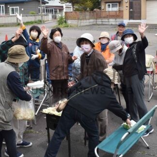 地域住民が焼き肉味わい交流　興津で花見会【釧路市】(2024-06-08)
