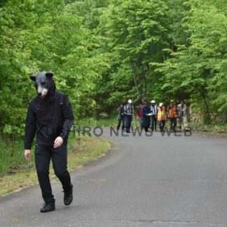 クマ 市街地出没に備え　弟子屈署など初の合同訓練【弟子屈】(2024-06-12)