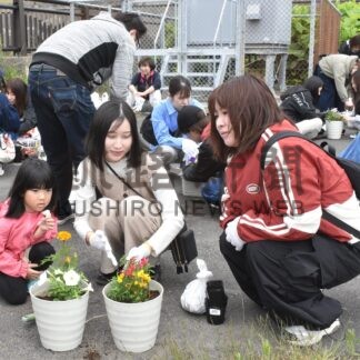 千代ノ浦マリンパークきれいに　郵便局社員ら清掃活動【釧路市】(2024-06-23)