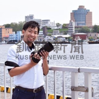 三大夕日背景に記念写真　釧路市地域おこし協力隊の高木さんプラン提供【釧路市】(2024-07-01)
