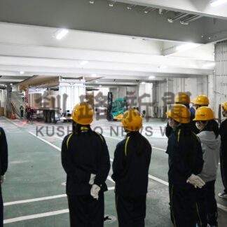 物流の大切さ学ぶ、阿寒高生が施設見学　釧路運輸支局【釧路市】(2024-06-26)