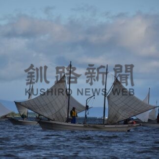 ホッカイシマエビ漁始まる　伝統打瀬舟 湾内飾る【別海】(2024-06-27)