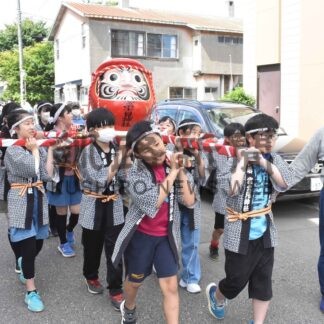 子どもみこしが威勢よく練り歩く　富士見神社例大祭【釧路市】(2024-07-07)