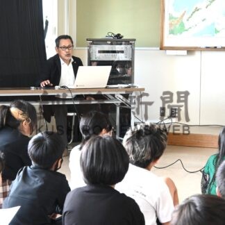 北方領土の現状説明　千島連盟釧路支部堀江支部長、桜が丘小で講話【釧路市】(2024-07-17)