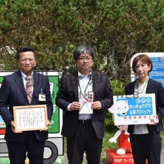 ホッキョクグマ支援、動物園に200万円贈呈　コープさっぽろ【釧路市】(2024-07-30)