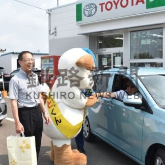 レンタカー利用者に交通事故防止啓発　釧路署など【釧路市】(2024-07-24)