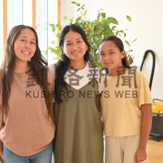 ＡＬＴのジェシー先生　帰国前に妹招き学校体験【白糠】_1(2024-07-23)