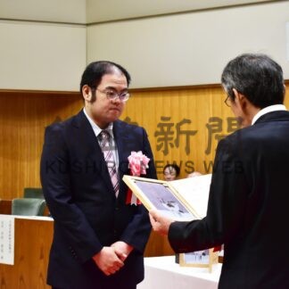 ５人の功績たたえ　優良勤労青少年ら表彰【釧路市】(2024-07-21)