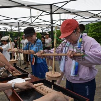 火おこし体験や火の扱い方学ぶ　弟子屈小でファイヤー学習【弟子屈】(2024-07-11)