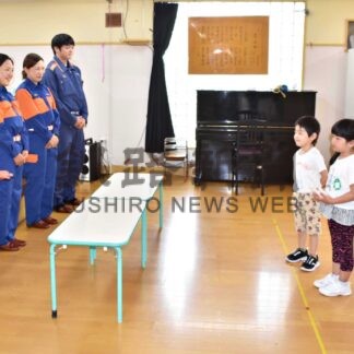 防火の大切さ楽しく学ぶ　別海消防団女性団員ら　幼稚園で紙芝居【別海】(2024-07-28)