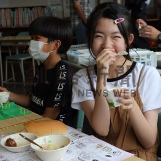 市内小中にアイスクリーム無償提供　根室地区集落協定管理委【根室】(2024-07-18)