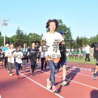 走り方のこつ伝授　有森さん小中高生指導【釧路市】(2024-07-03)