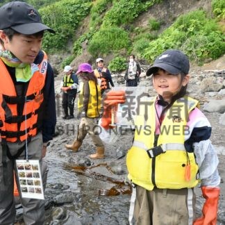 海洋ごみ問題、専門家に学ぶ　散布小探究授業【浜中】(2024-07-10)